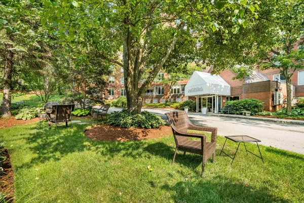 $530,000 | 300 River Road, Unit 106, Manchester, NH 03104