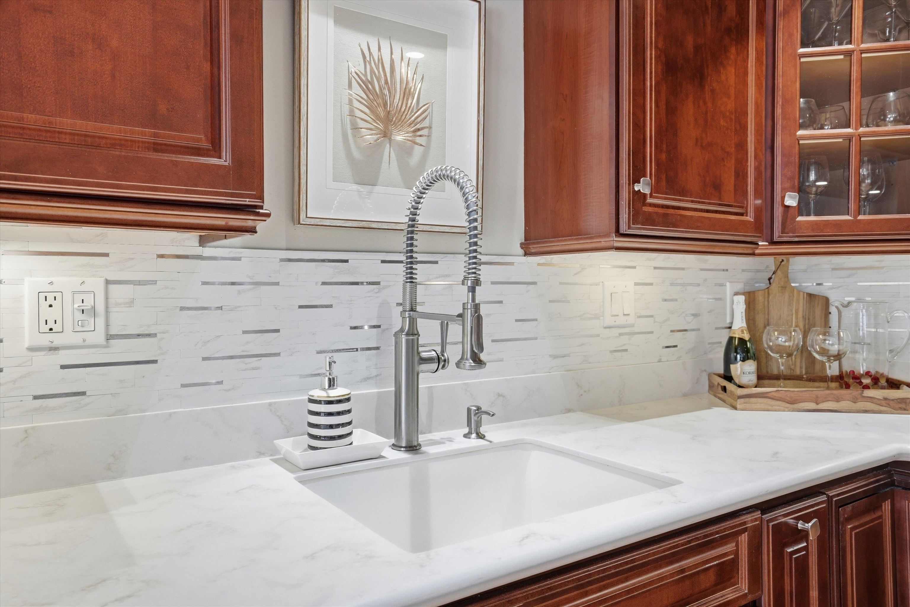 300 River Road, Unit 106 Manchester, NH 03104 - Photo 5 of 41