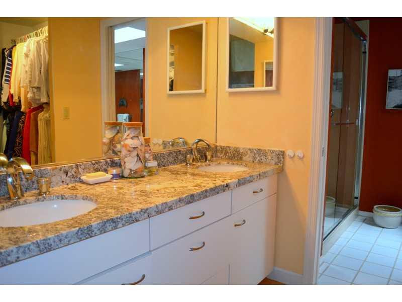 706 St Albans Drive, Unit 706 Boca Raton, FL 33486 - Photo 18 of 24 Master Bath/Spa