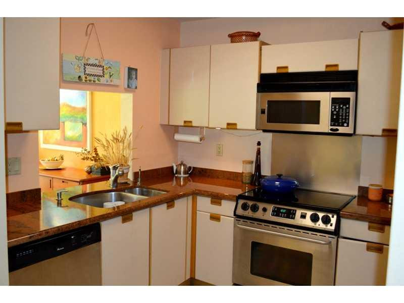 706 St Albans Drive, Unit 706 Boca Raton, FL 33486 - Photo 7 of 24 Kitchen