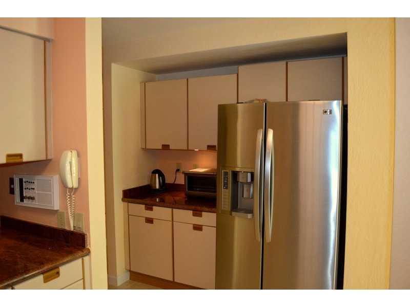 706 St Albans Drive, Unit 706 Boca Raton, FL 33486 - Photo 10 of 24 Kitchen