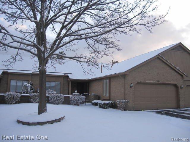 2183 London Bridge Drive, Unit 36 Rochester, MI 48307 - Photo 1 of 18 IMG_4404.JPG