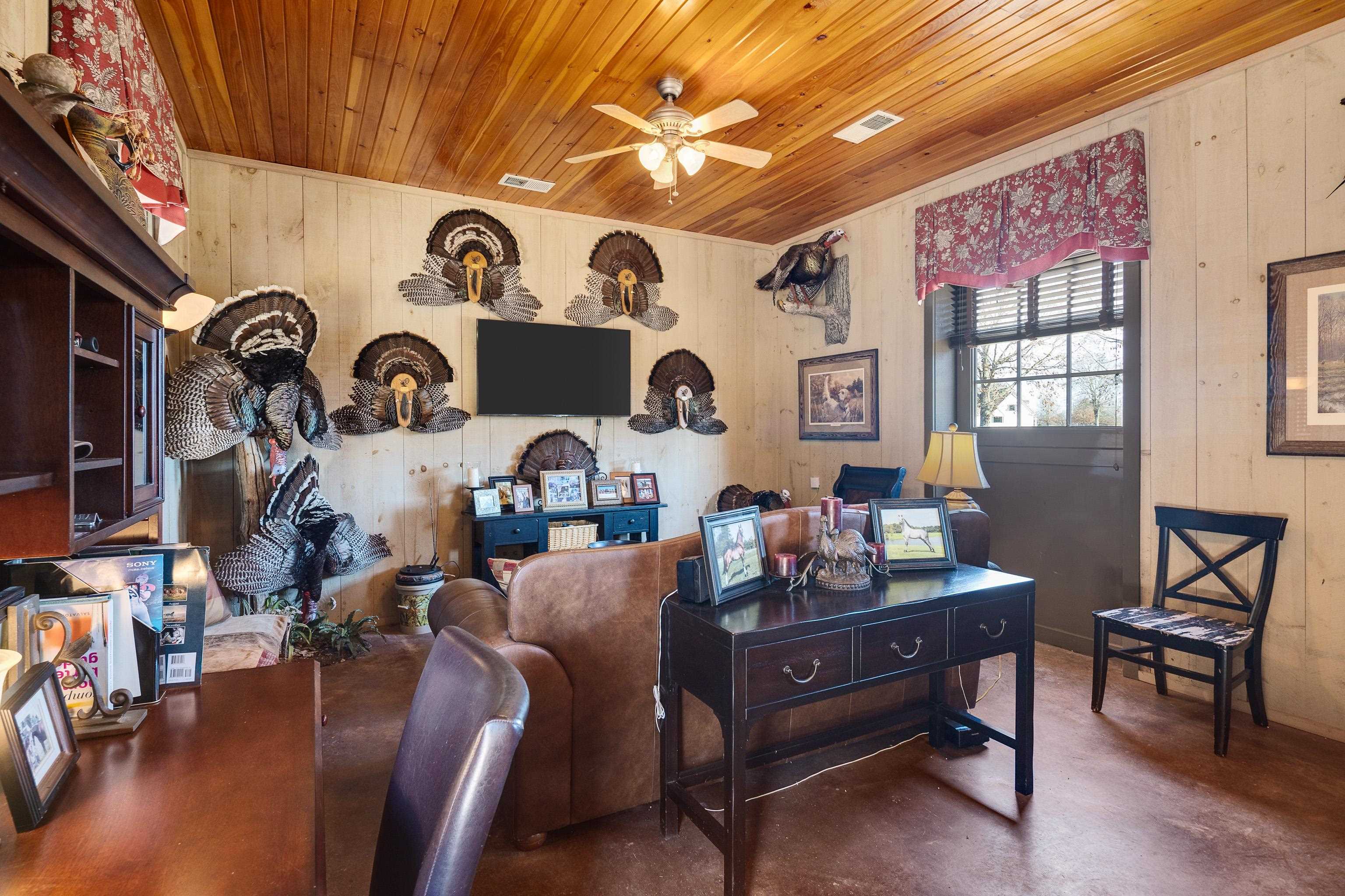 6085 Yum Yum Road Somerville, TN 38068 - Photo 37 of 40 a living room with furniture and wooden floor