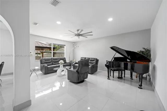 $5,600 | 17125 North 35th Place North, Loxahatchee, FL 33470