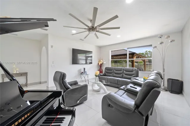 $5,600 | 17125 North 35th Place North, Loxahatchee, FL 33470