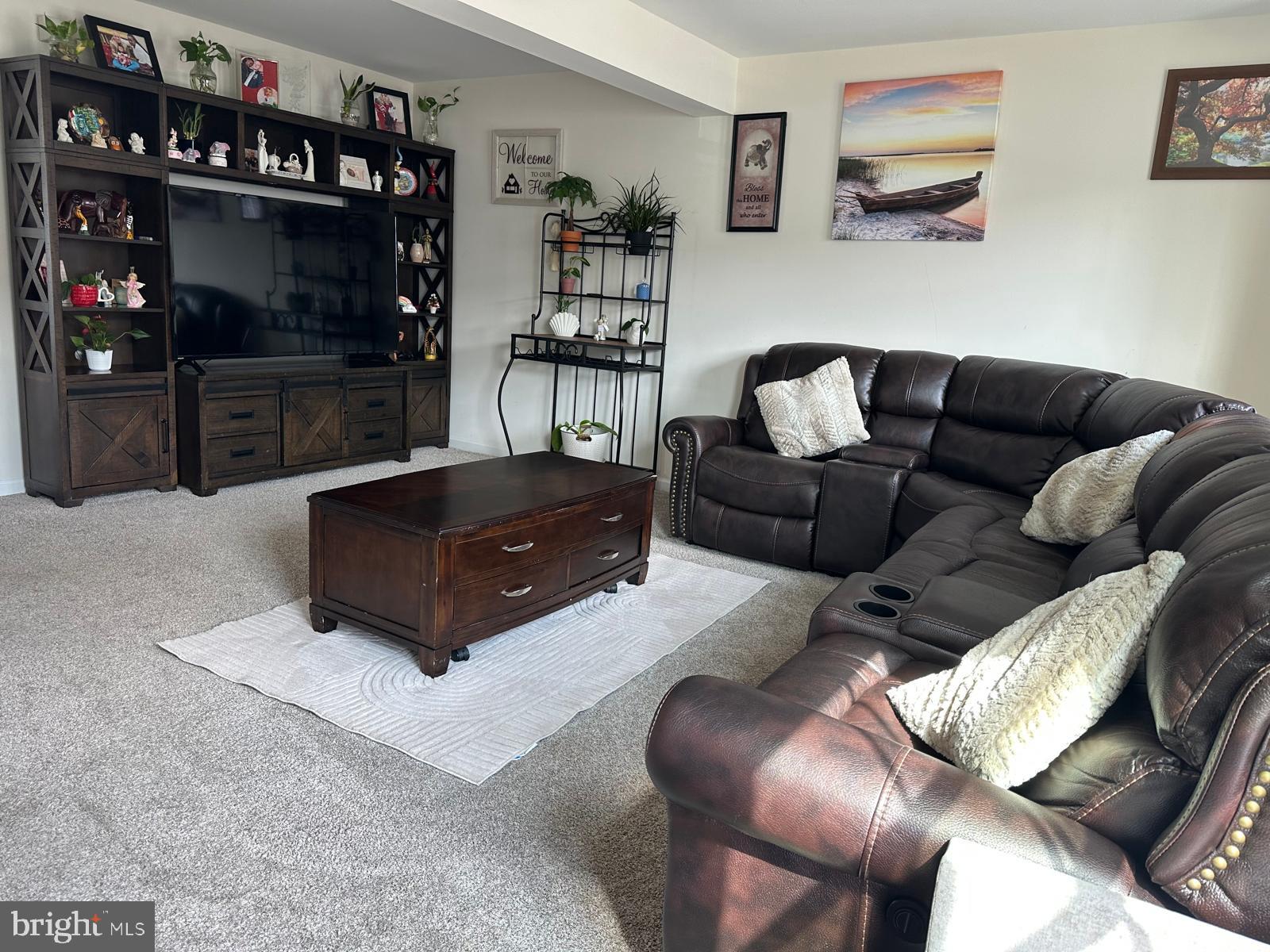 3207 Orchard View Road Reading, PA 19606 - Photo 9 of 20 Livingroom