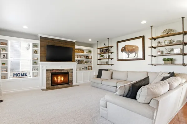 $575,000 | 9543 Baumgartner Street, Huntley, IL 60142