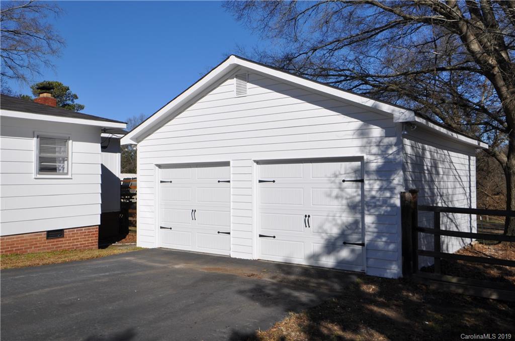 1526 North Dobys Bridge Road Fort Mill, SC 29715 - Photo 5 of 40 Gallery Image 5