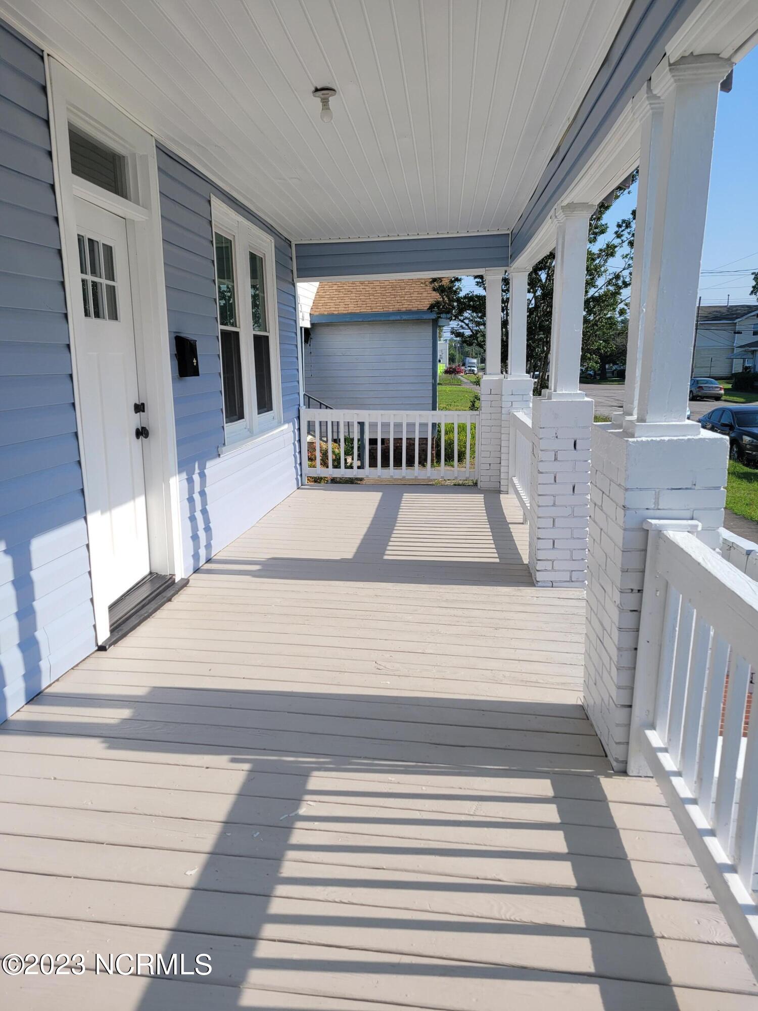 112 South 12th Street Wilmington, NC 28401 - Photo 2 of 24 20230707_084944