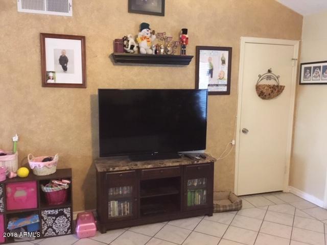 1326 East Utopia Road Phoenix, AZ 85024 - Photo 3 of 18 Living Room 2