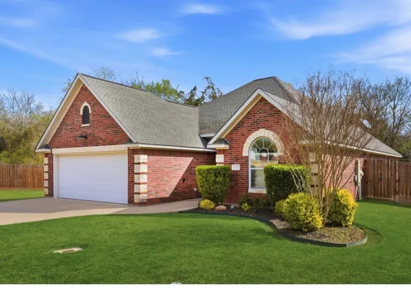 $329,000 | 232 North Dixie Street, Brenham, TX 77833