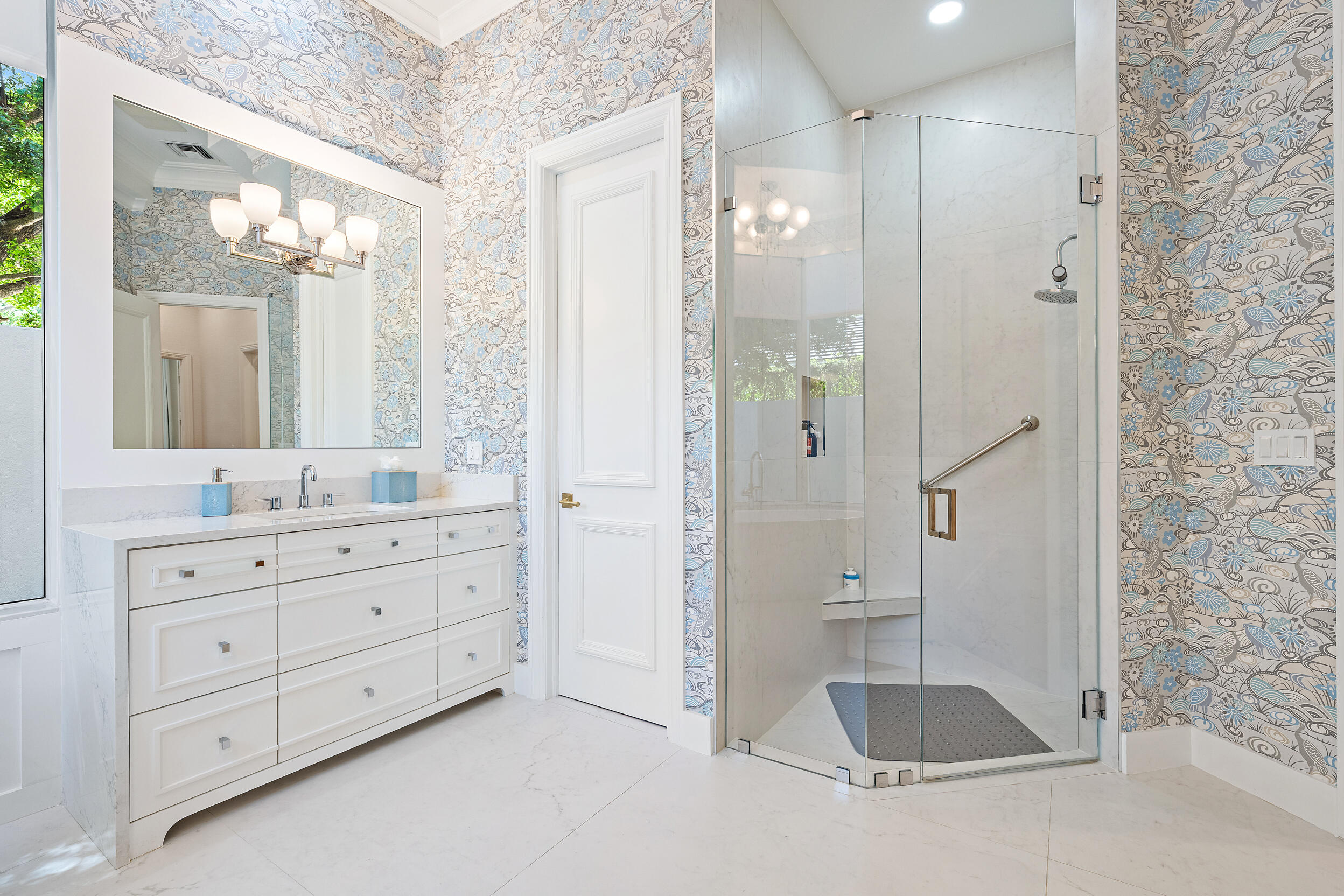 106 Commodore Drive Jupiter, FL 33477 - Photo 21 of 47 Primary Bathroom
