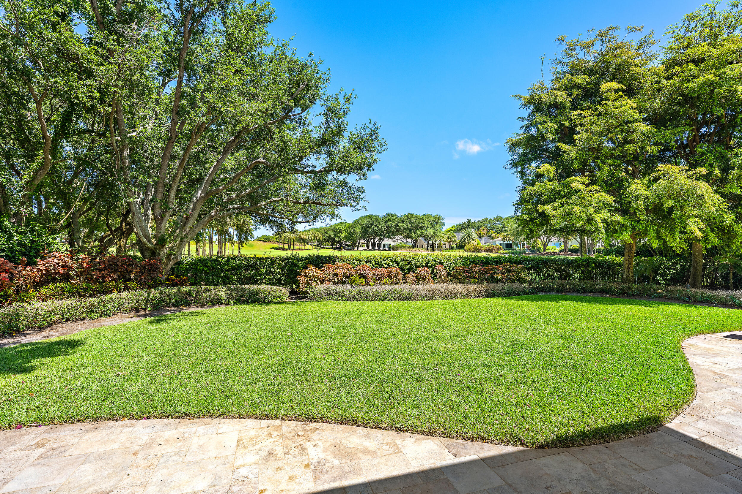 106 Commodore Drive Jupiter, FL 33477 - Photo 5 of 47 Yard