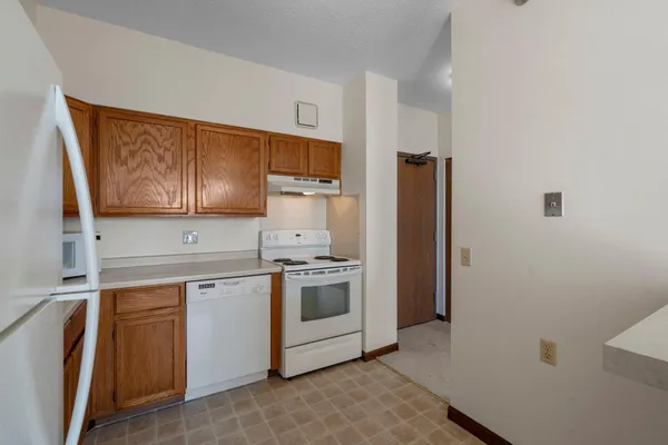 $39,900 | 7600 Golden Valley Road, Unit 600, Golden Valley, MN 55427