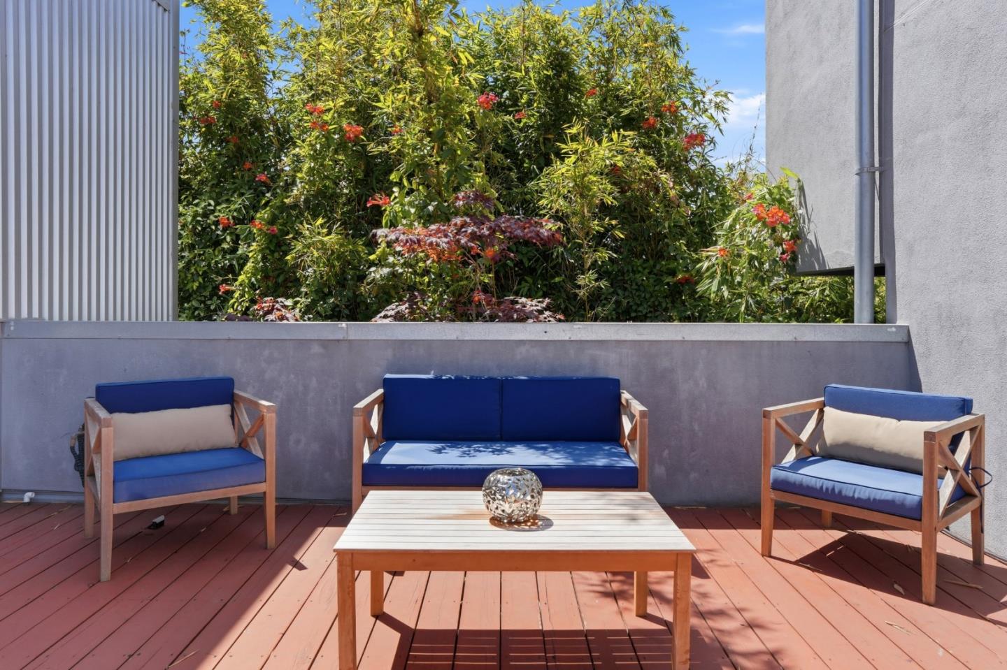 2709 Tenth Street, Unit C Berkeley, CA 94710 - Photo 28 of 44 a view of sitting area in balcony