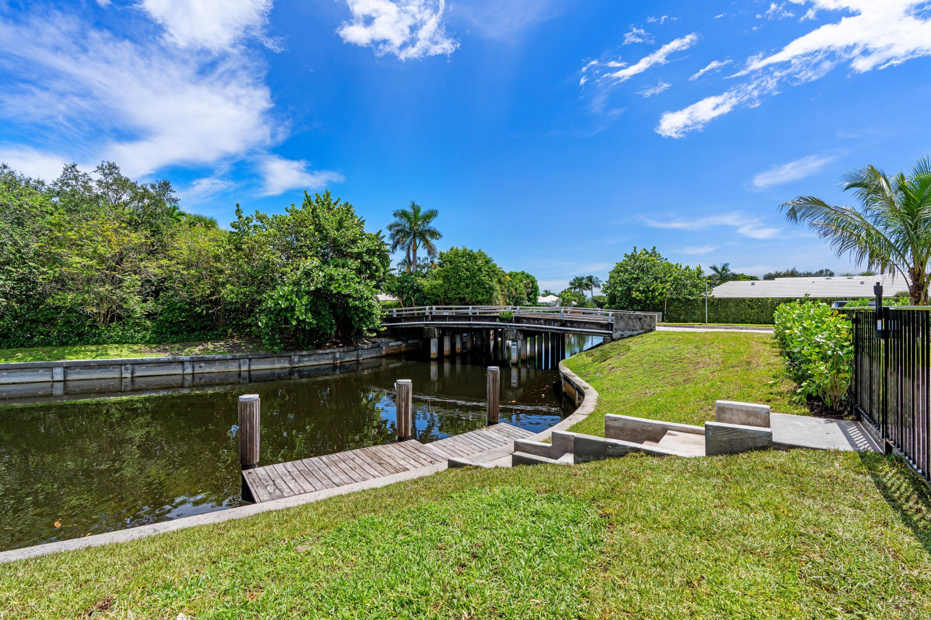 1090 Mulberry Way Boca Raton, FL 33486 - Photo 31 of 52 Canal