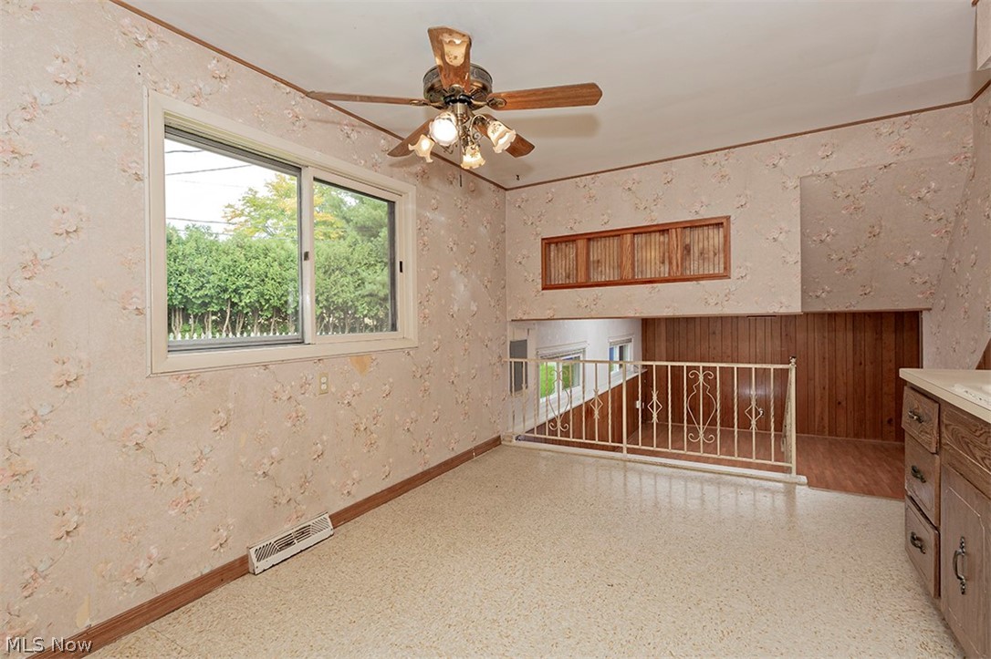 2038 Hansford Road Cleveland, OH 44124 - Photo 11 of 34 Gallery Image 11