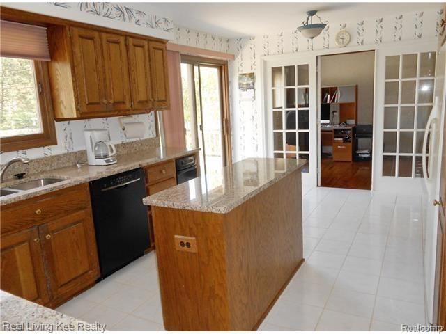 884 Snowmass Drive Rochester, MI 48309 - Photo 15 of 42 15.jpg