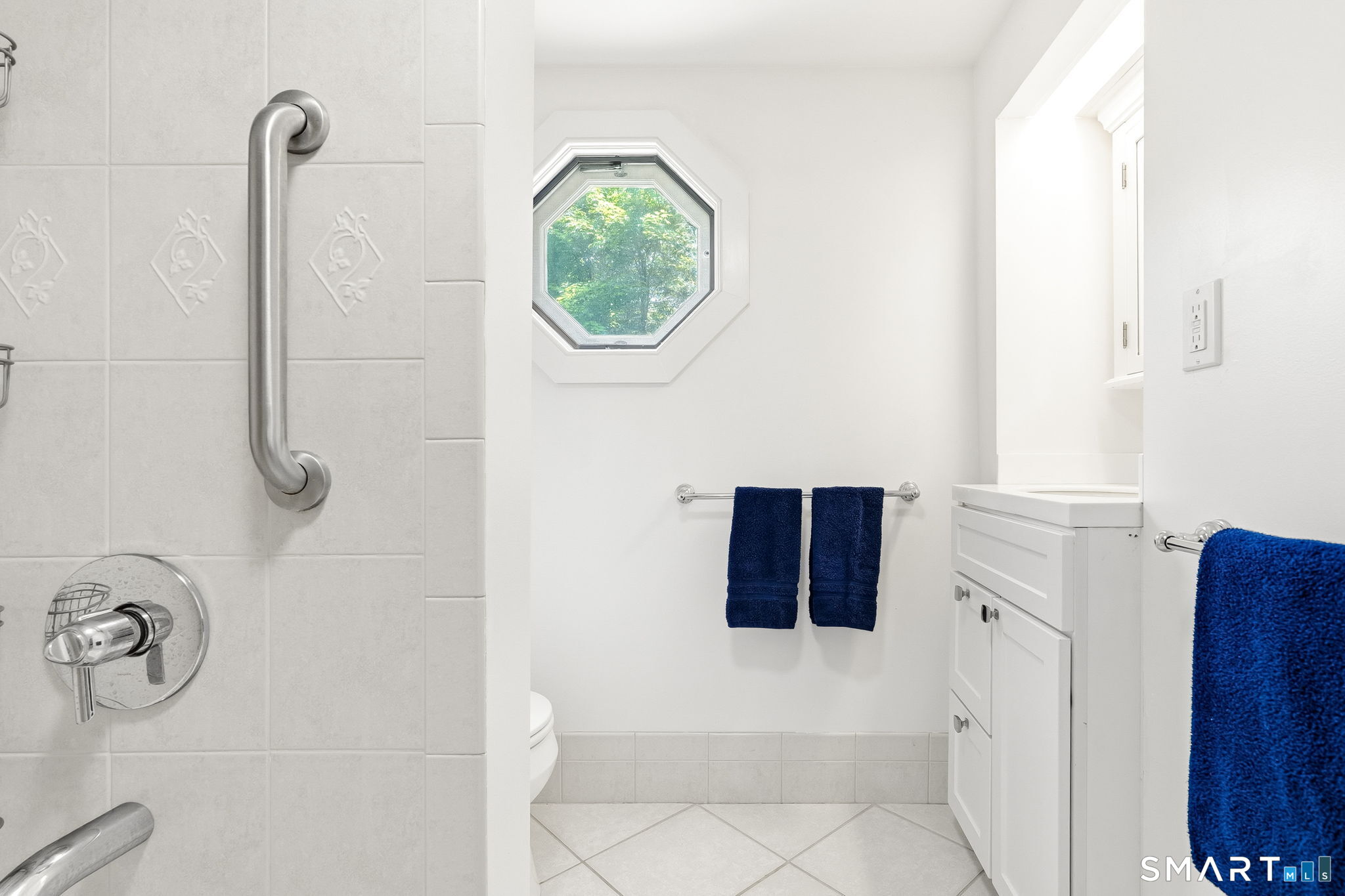 149 Old Redding Road Redding, CT 06896 - Photo 31 of 40 Hall bathroom.