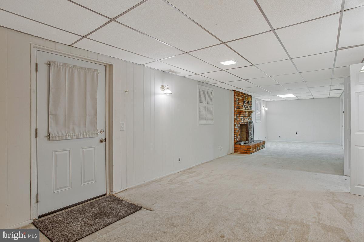 454 Manor Road Arnold, MD 21012 - Photo 23 of 36 Family Room