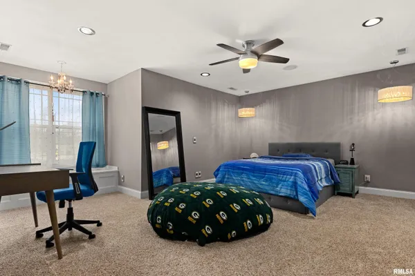 $949,000 | 1017 Copperpoint Drive, Dunlap, IL 61525