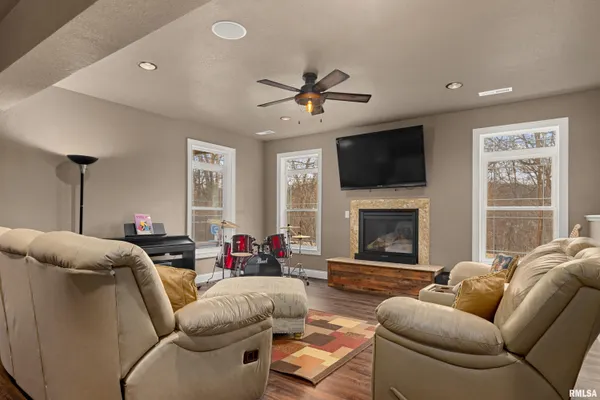 $949,000 | 1017 Copperpoint Drive, Dunlap, IL 61525