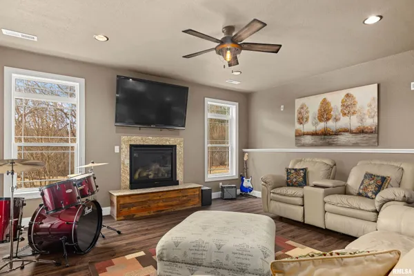 $949,000 | 1017 Copperpoint Drive, Dunlap, IL 61525