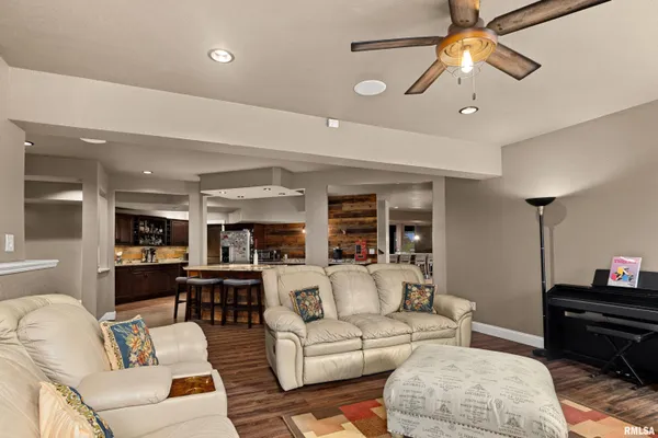 $949,000 | 1017 Copperpoint Drive, Dunlap, IL 61525