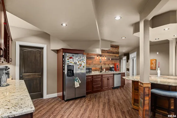 $949,000 | 1017 Copperpoint Drive, Dunlap, IL 61525