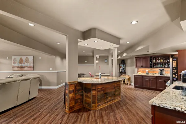$949,000 | 1017 Copperpoint Drive, Dunlap, IL 61525