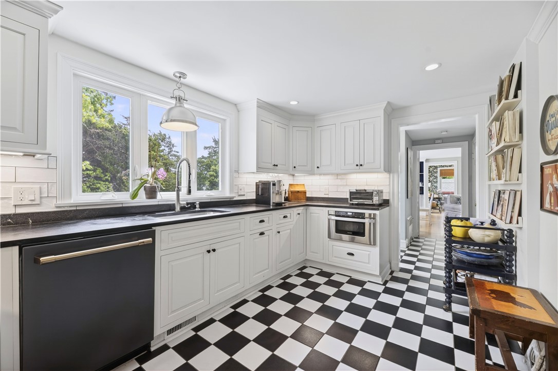 229 Shore Road Westerly, RI 02891 - Photo 15 of 40