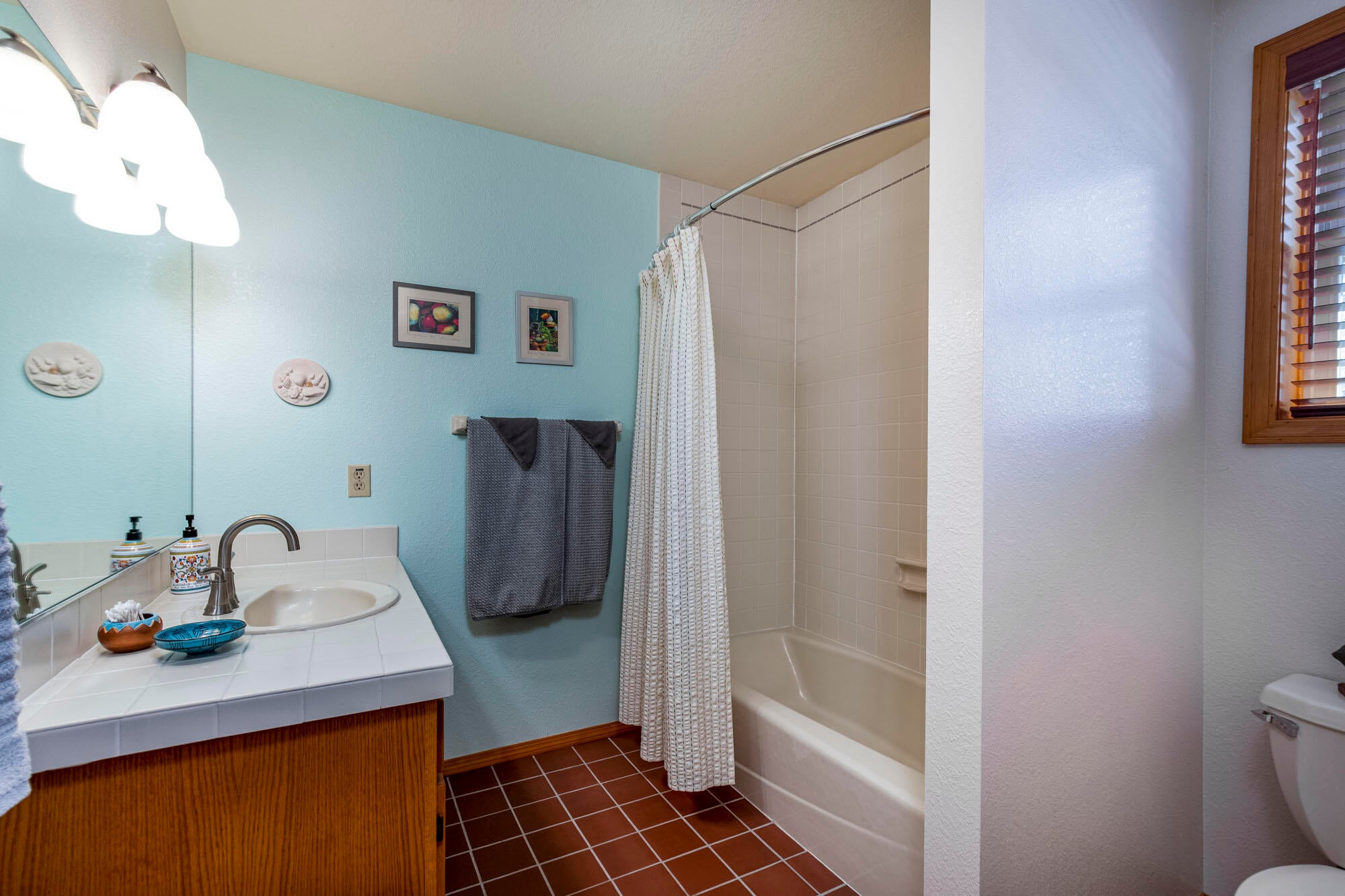 18187 Oregon Loop Sunriver, OR 97707 - Photo 28 of 37 Full bath serving both upper bedrooms with a tub shower combo and cabinetry behind the door.