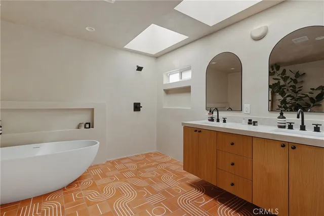 $1,999,000 | 2923 Acresite Street, Los Angeles, CA 90039