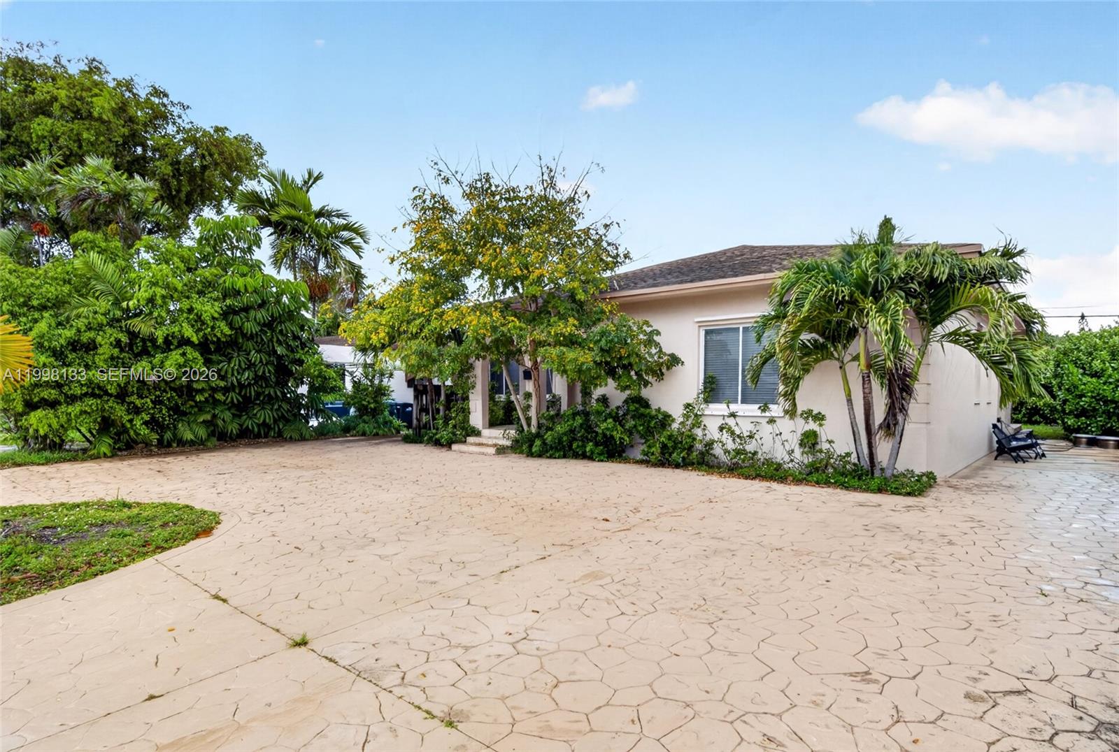 6881 Southwest 27th Street Miami, FL 33155 - Photo 2 of 33 Gallery Image 2