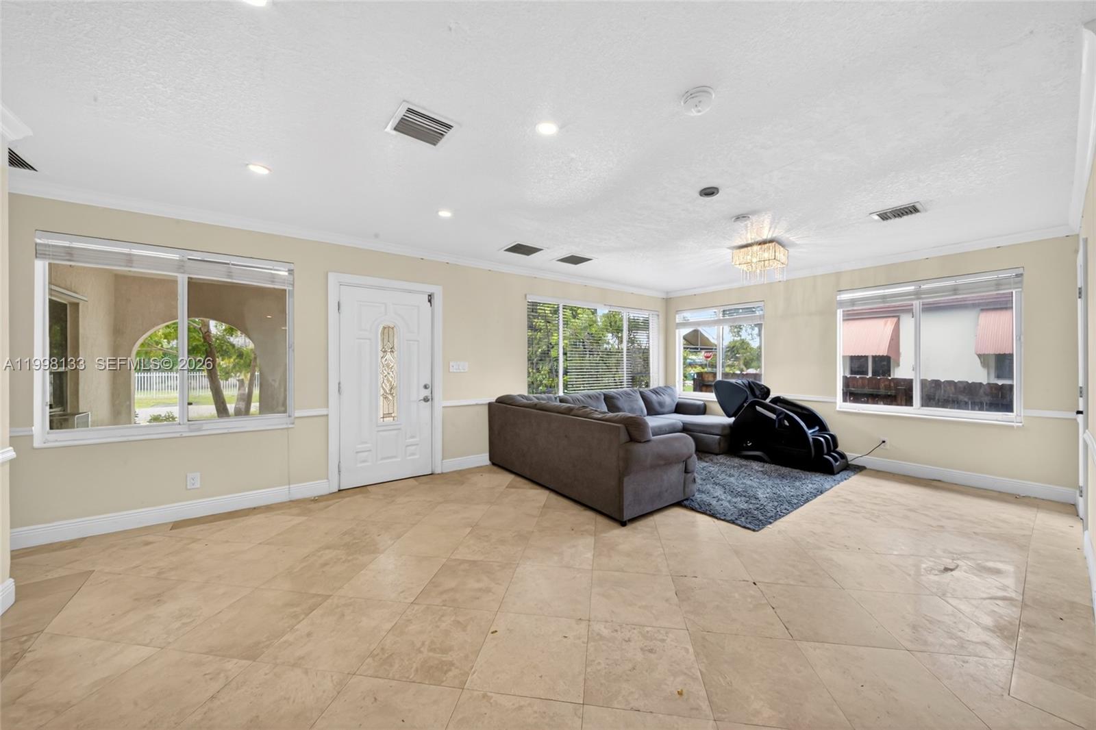 6881 Southwest 27th Street Miami, FL 33155 - Photo 4 of 33 Gallery Image 4