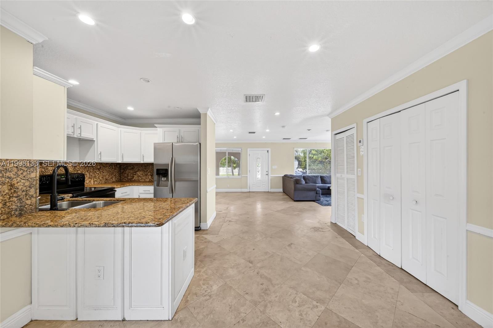 6881 Southwest 27th Street Miami, FL 33155 - Photo 5 of 33 Gallery Image 5