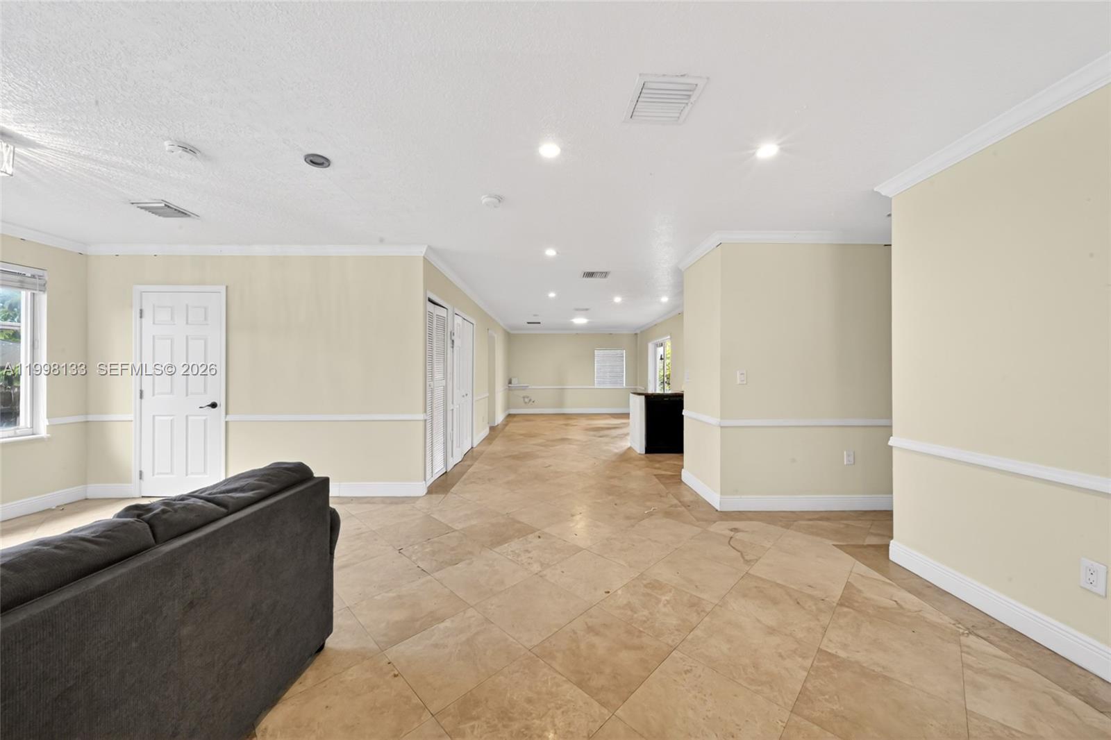6881 Southwest 27th Street Miami, FL 33155 - Photo 6 of 33 Gallery Image 6