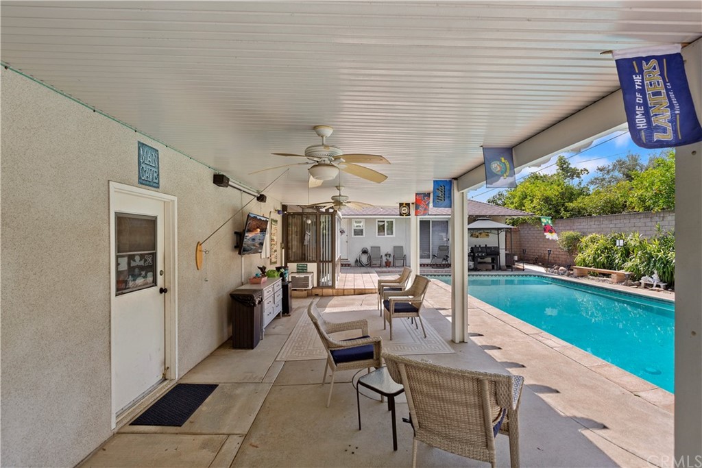 5201 Coventry Drive Riverside, CA 92506 - Photo 33 of 42 a dining room with furniture and garden view