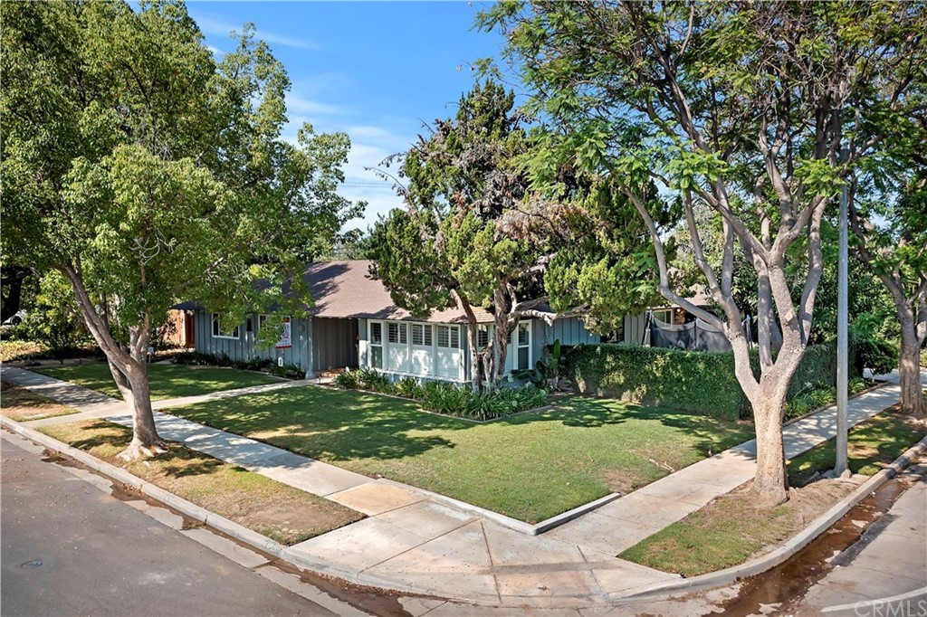 5201 Coventry Drive Riverside, CA 92506 - Photo 41 of 42 a view of a patio in front of house
