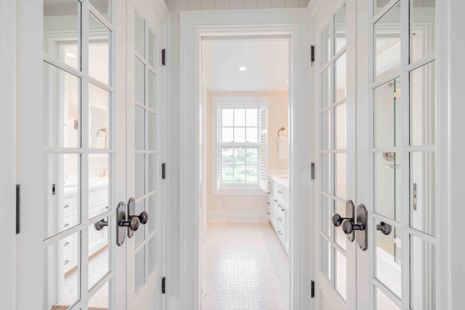 15 Hallowell Lane Nantucket, MA 02554 - Photo 6 of 22 a bathroom with a shower