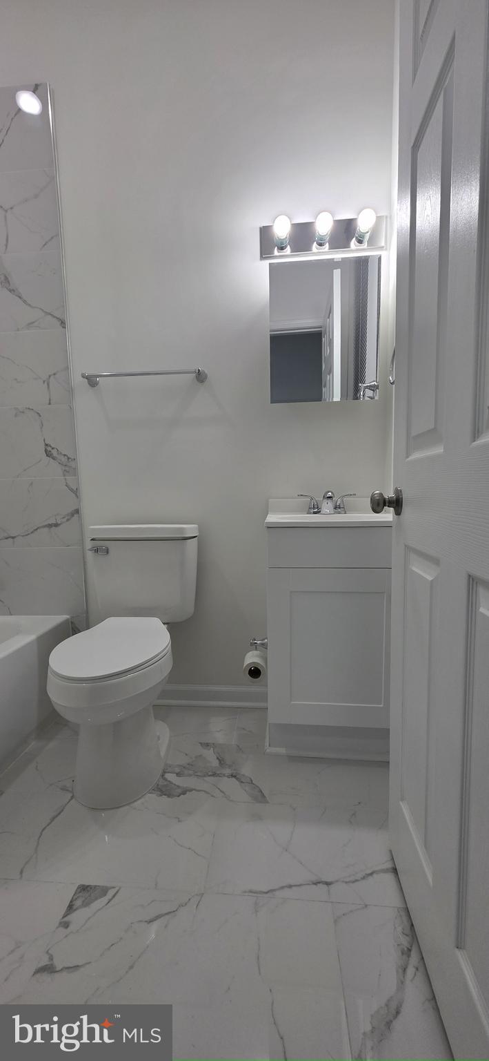2233 North 16th Street Philadelphia, PA 19132 - Photo 11 of 27 a bathroom with a toilet a sink and mirror