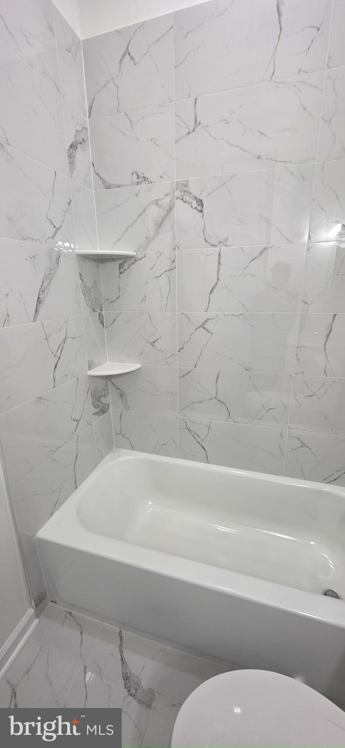 2233 North 16th Street Philadelphia, PA 19132 - Photo 13 of 27 a bathroom with bathtub and shower