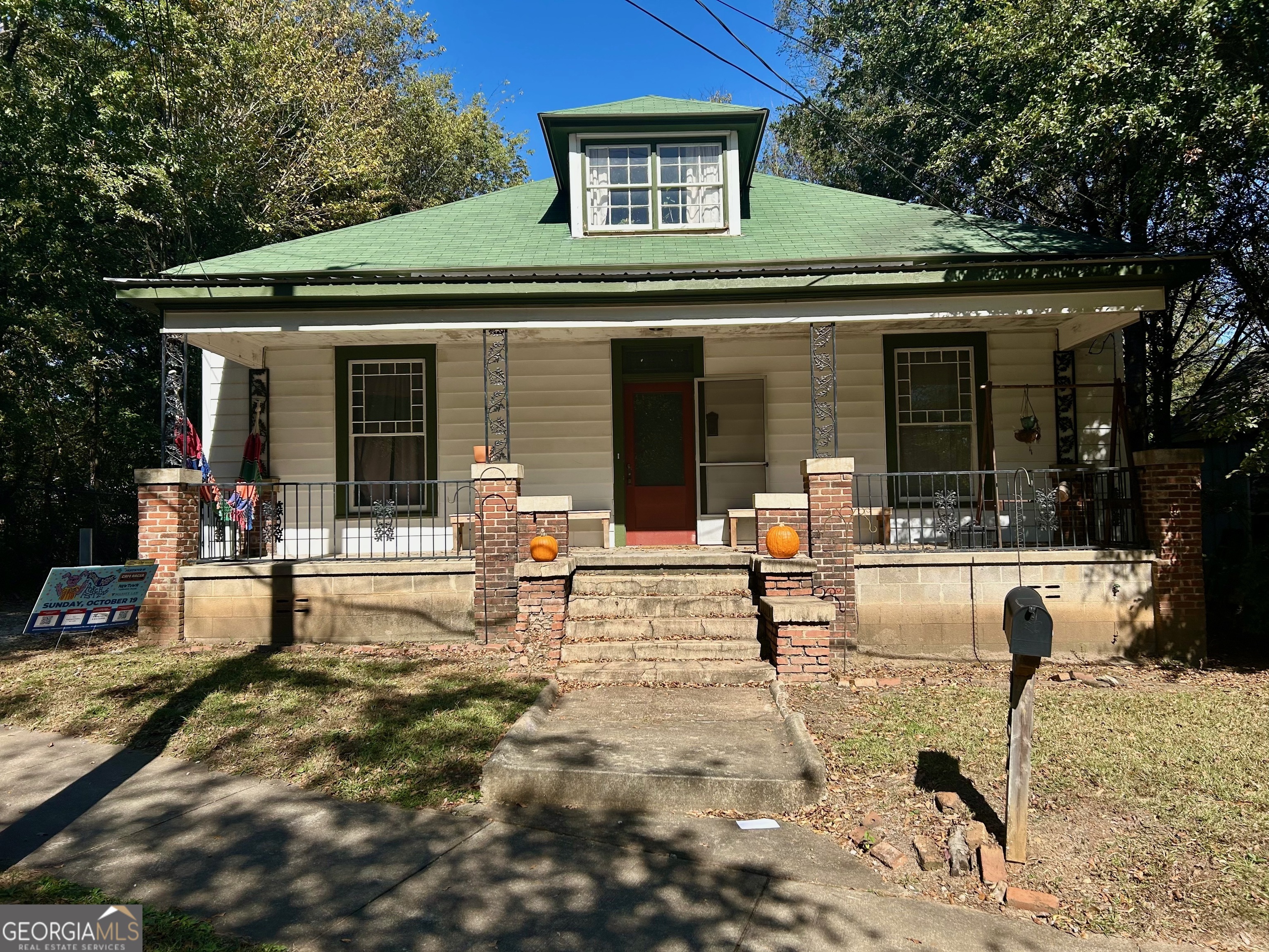 462 Cleveland Avenue Athens, GA 30601 - Photo 1 of 1 a view of a house with a patio
