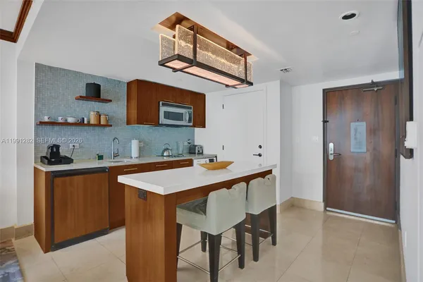 $4,000 | 6801 Collins Avenue, Unit 309 314, Miami Beach, FL 33141