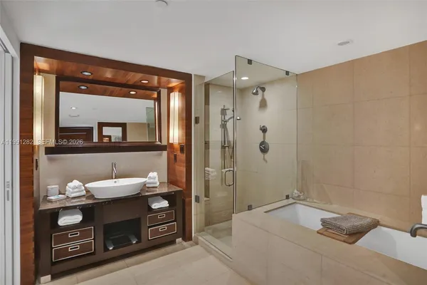 $4,000 | 6801 Collins Avenue, Unit 309 314, Miami Beach, FL 33141