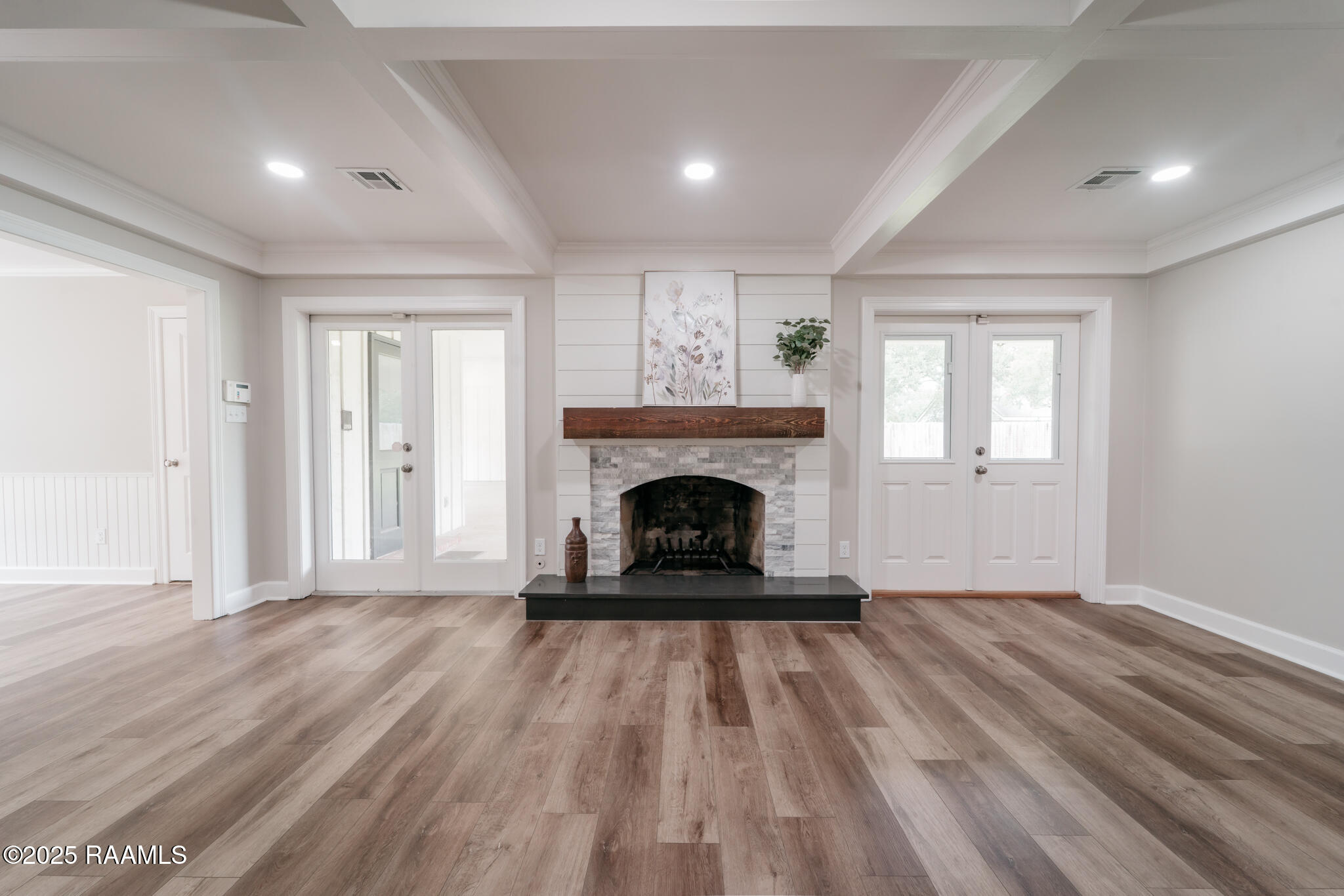 513 Robert Lee Circle Lafayette, LA 70506 - Photo 4 of 23 living room 1