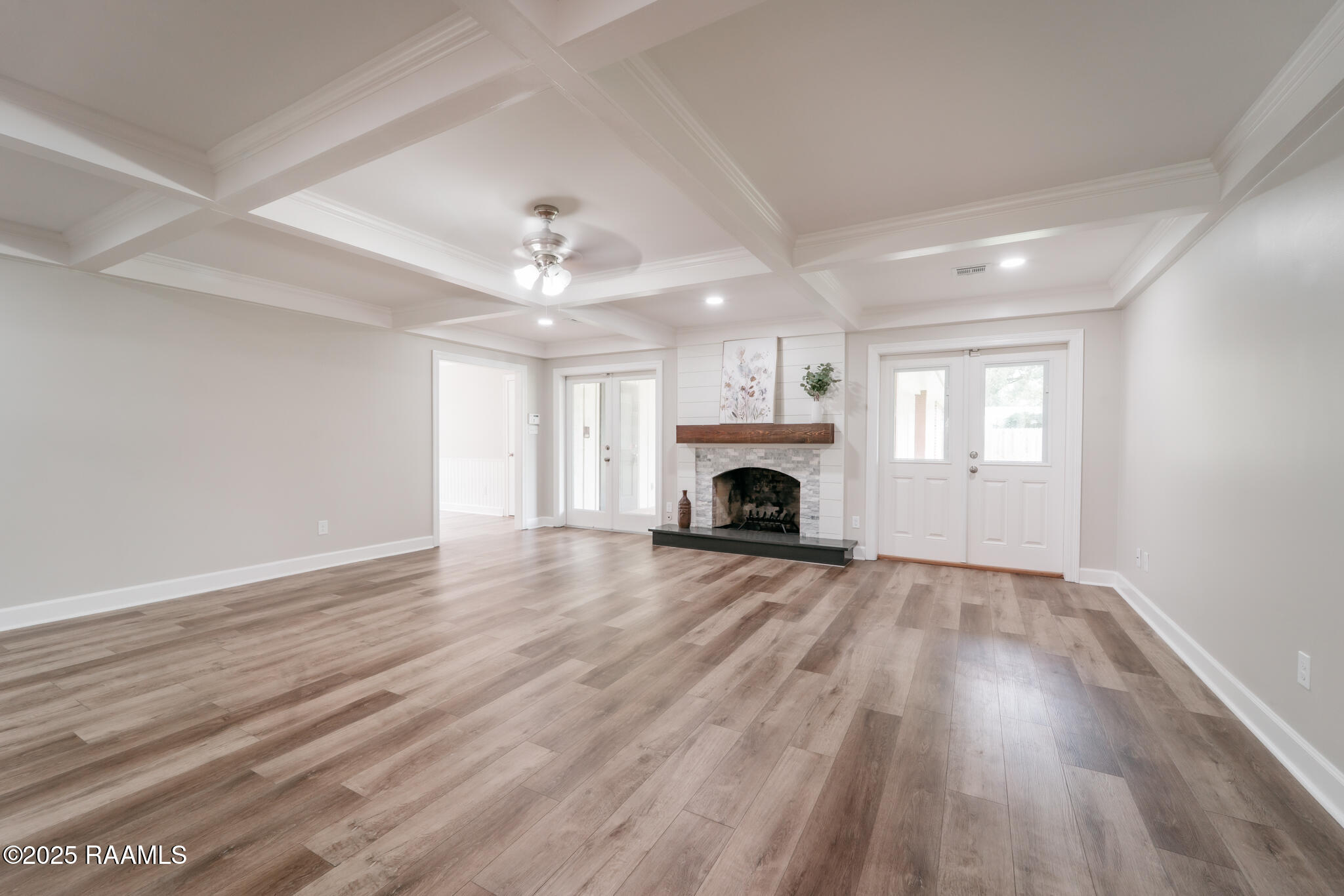 513 Robert Lee Circle Lafayette, LA 70506 - Photo 5 of 23 living room