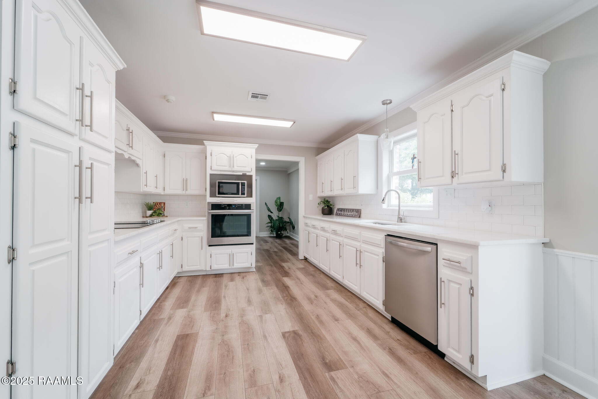 513 Robert Lee Circle Lafayette, LA 70506 - Photo 6 of 23 kitchen