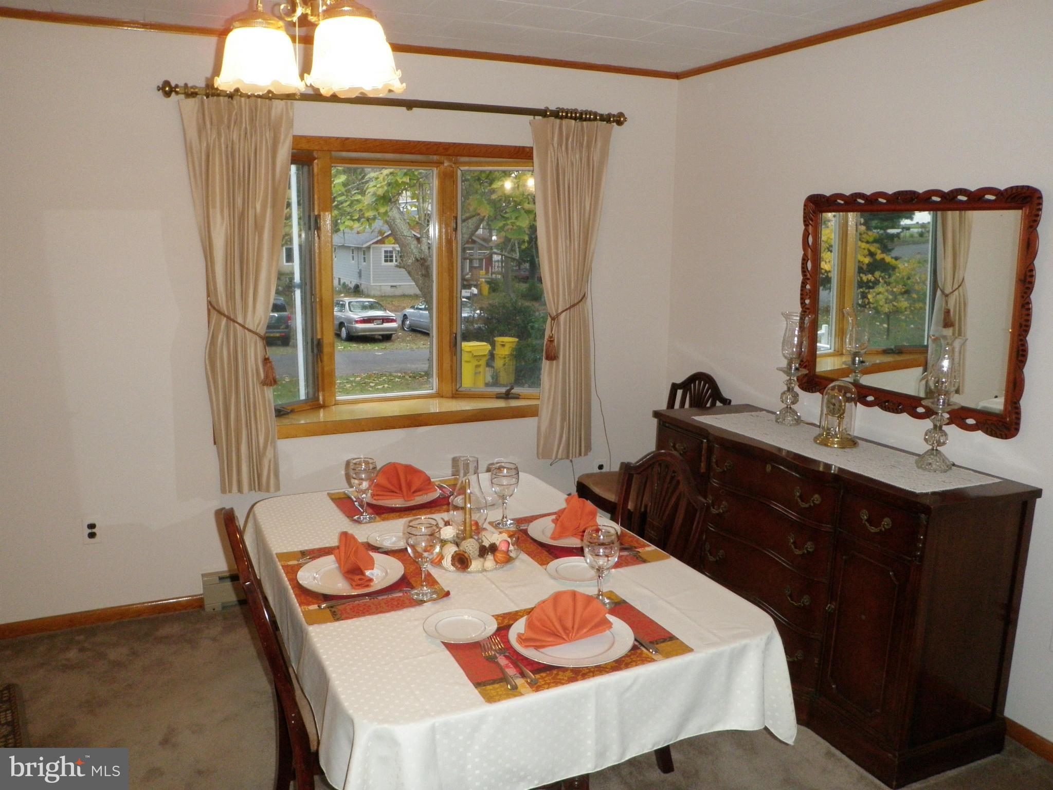 218 Magothy Road Pasadena, MD 21122 - Photo 14 of 29 Dining Room w/ Bay window