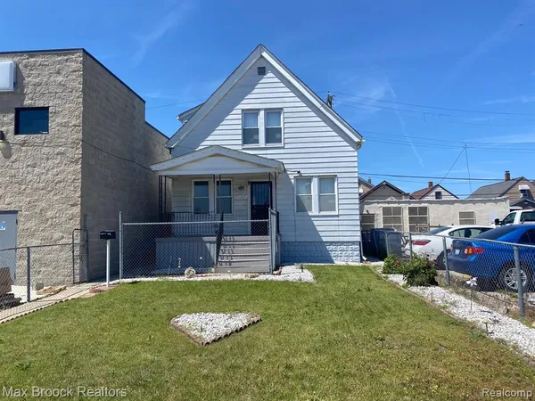 $300,000 | 11809 Conant Street, Hamtramck, MI 48212